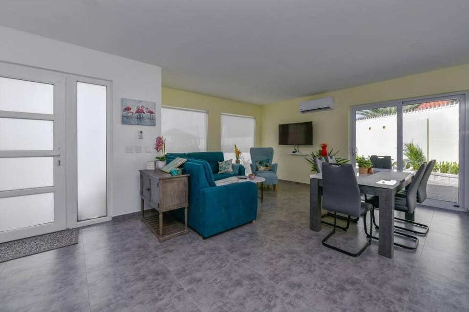 TV and multimedia, Living room, Seating area, Dining area, hair dresser