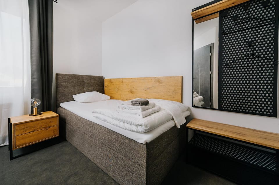 Bed, Photo of the whole room, Bedroom, towels