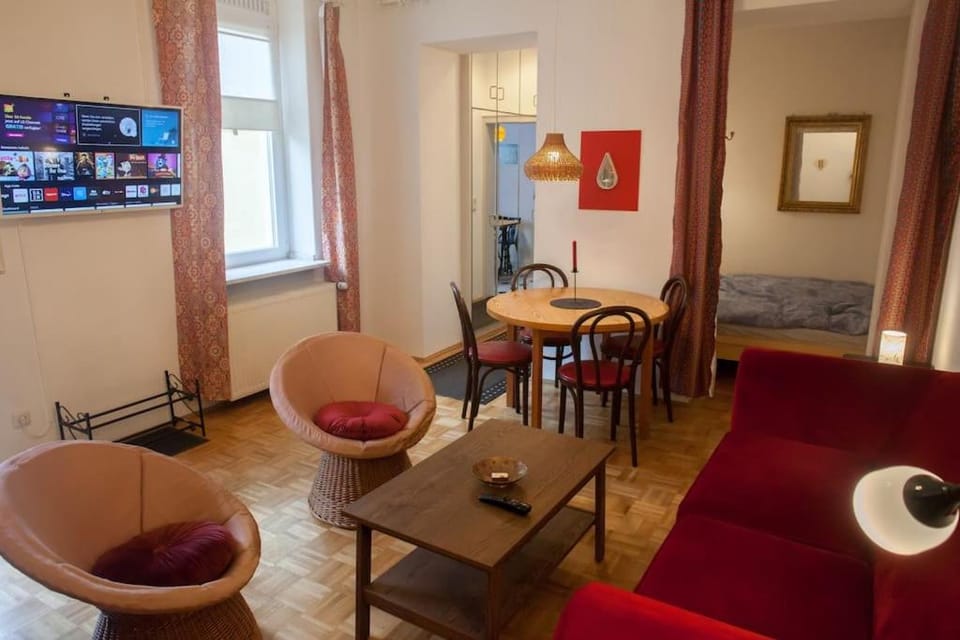 Communal lounge/ TV room, TV and multimedia, Living room, Seating area, Dining area, Evening entertainment