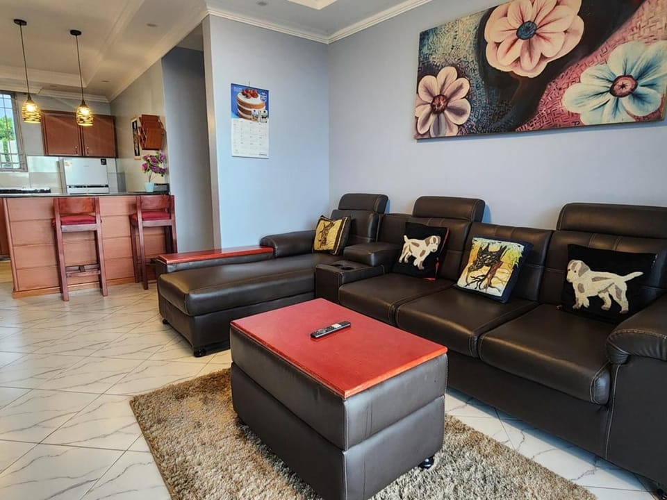 Kitchen or kitchenette, Living room, Seating area