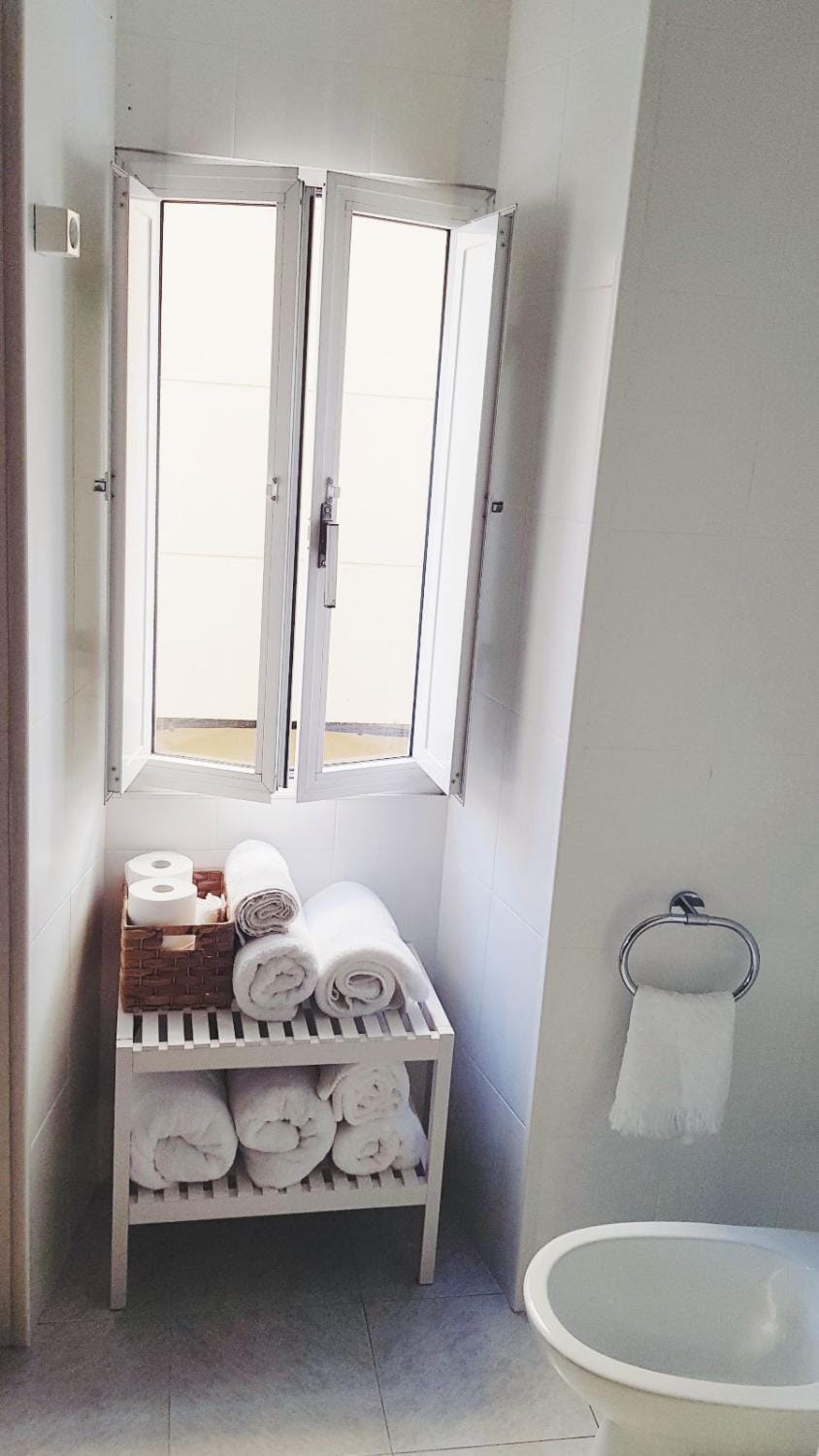Bathroom, towels