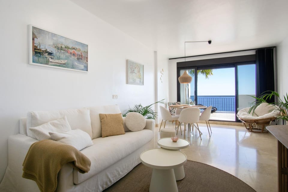 Beautiful apartment with stunning sea views and a large terrace! Apartment in Río de Torrox