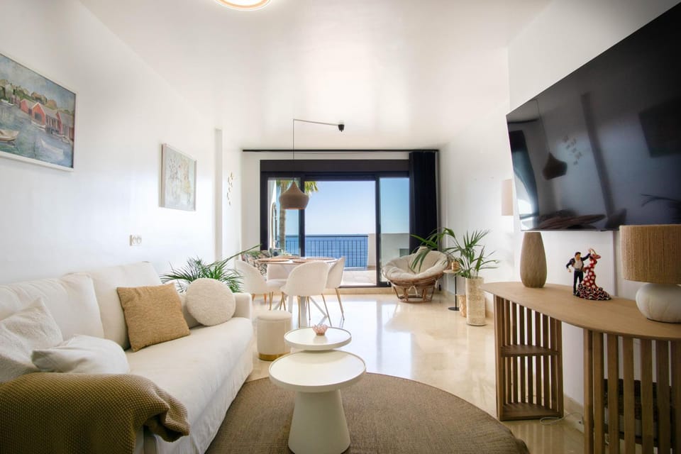 Beautiful apartment with stunning sea views and a large terrace! Apartment in Río de Torrox