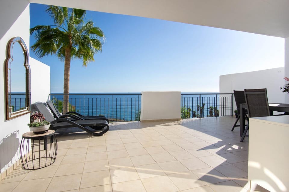 Beautiful apartment with stunning sea views and a large terrace! Apartment in Río de Torrox