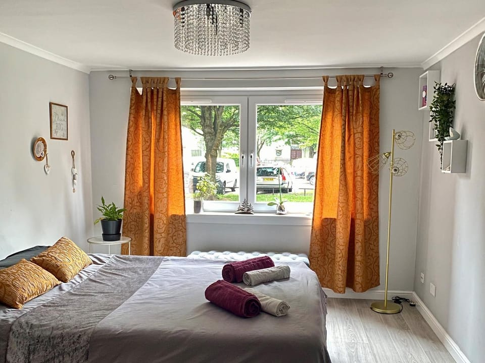 Photo of the whole room, Bedroom, Garden view