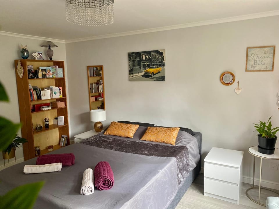 Photo of the whole room, Bedroom