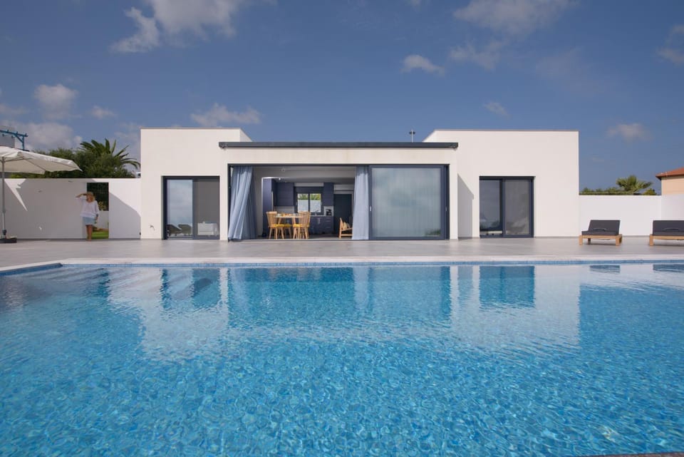 Property building, Pool view, Swimming pool, sunbed