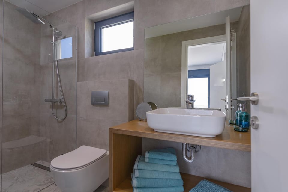 Shower, Toilet, Bathroom, heating, towels