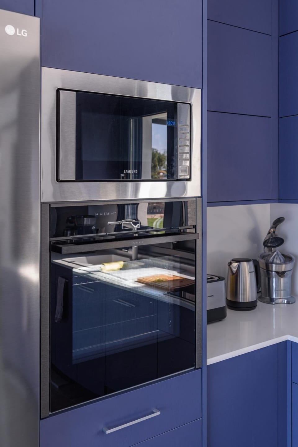 Coffee/tea facilities, dishwasher, furniture, minibar, pet friendly, stove, toaster, towels, washing machine, kitchen, air conditioner