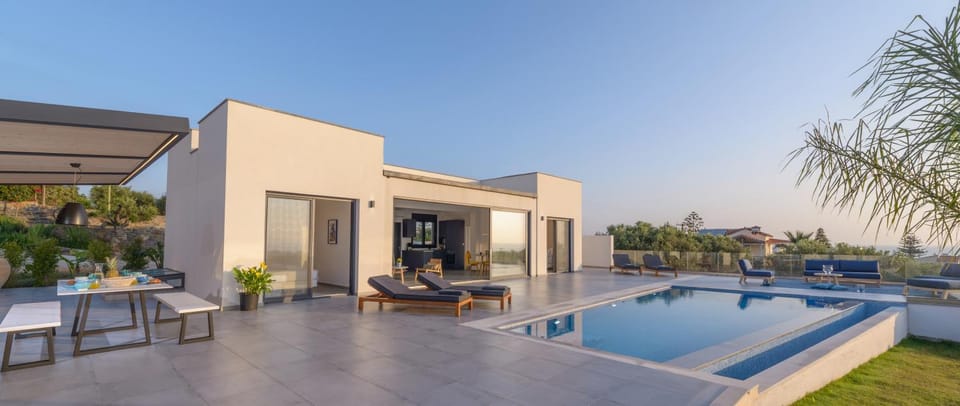 Property building, Day, Natural landscape, BBQ facilities, Swimming pool, sunbed