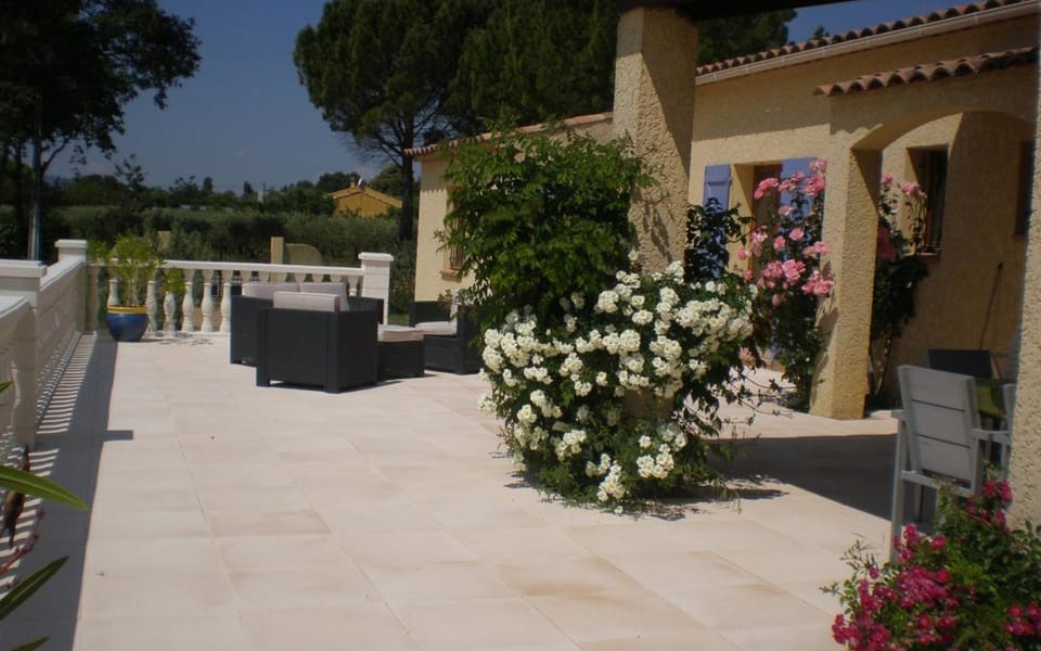 Villa 3 chambres au calme avec piscine privee House in Salernes