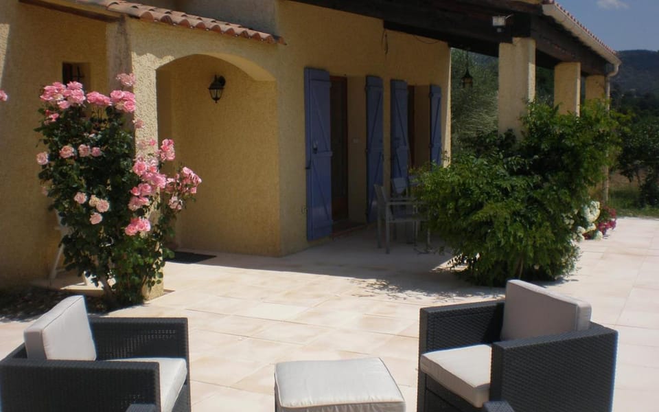 Villa 3 chambres au calme avec piscine privee House in Salernes