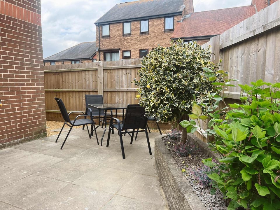 Garden, Seating area, Garden view