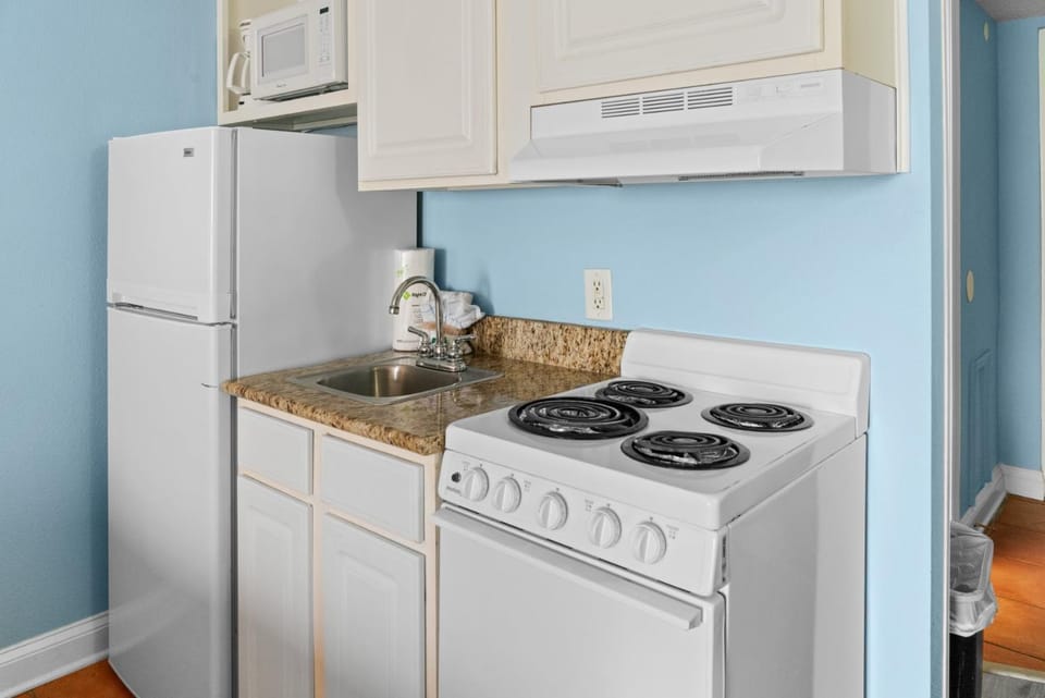 Recently Renovated Oceanfront Double Full Suite! Sea Mist 20909- Sleeps 2-4 Guests! House in Myrtle Beach