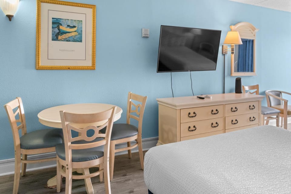 Recently Renovated Oceanfront Double Full Suite! Sea Mist 20909- Sleeps 2-4 Guests! House in Myrtle Beach