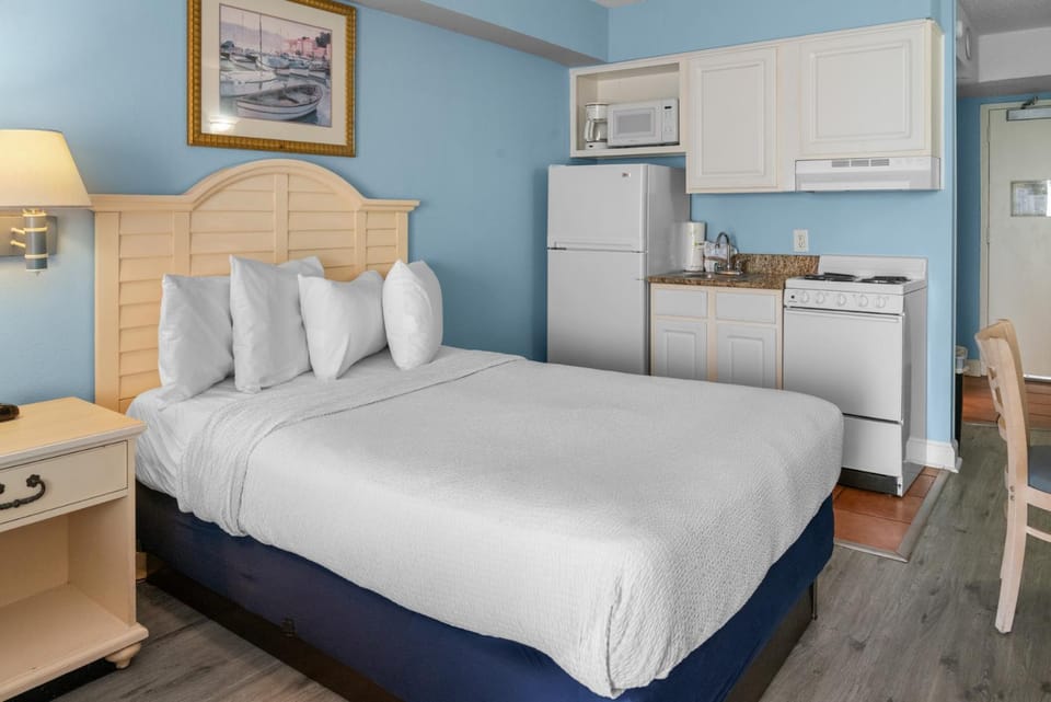 Recently Renovated Oceanfront Double Full Suite! Sea Mist 20909- Sleeps 2-4 Guests! House in Myrtle Beach