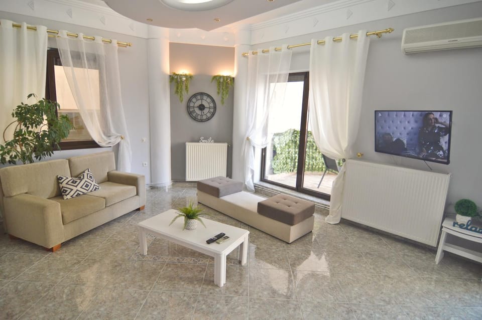 TV and multimedia, Living room, Seating area