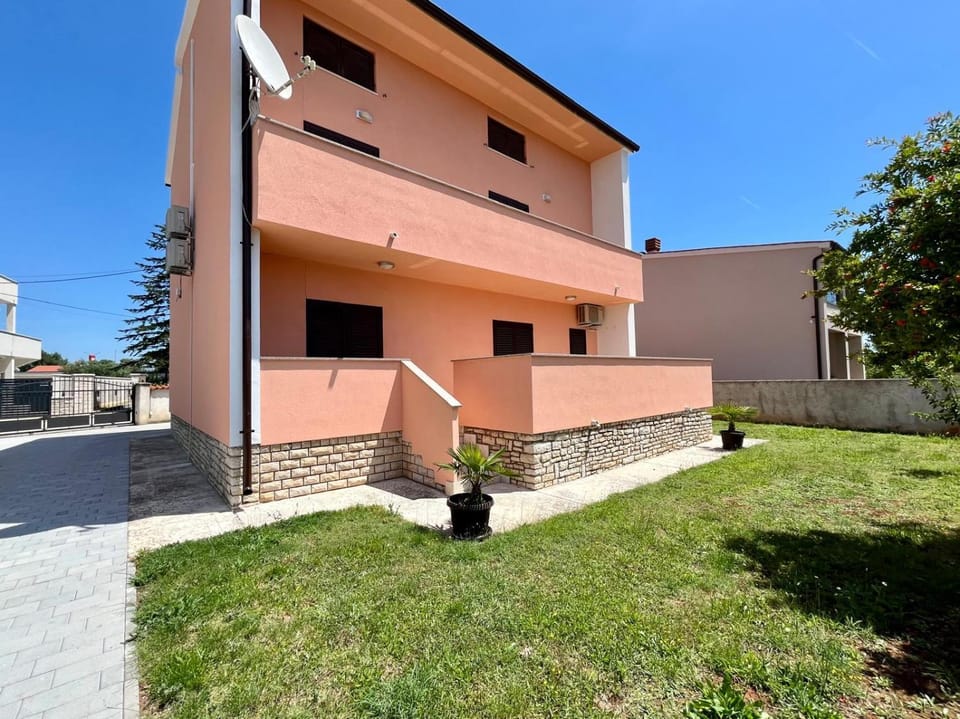 Property building, Garden view, Inner courtyard view, Parking