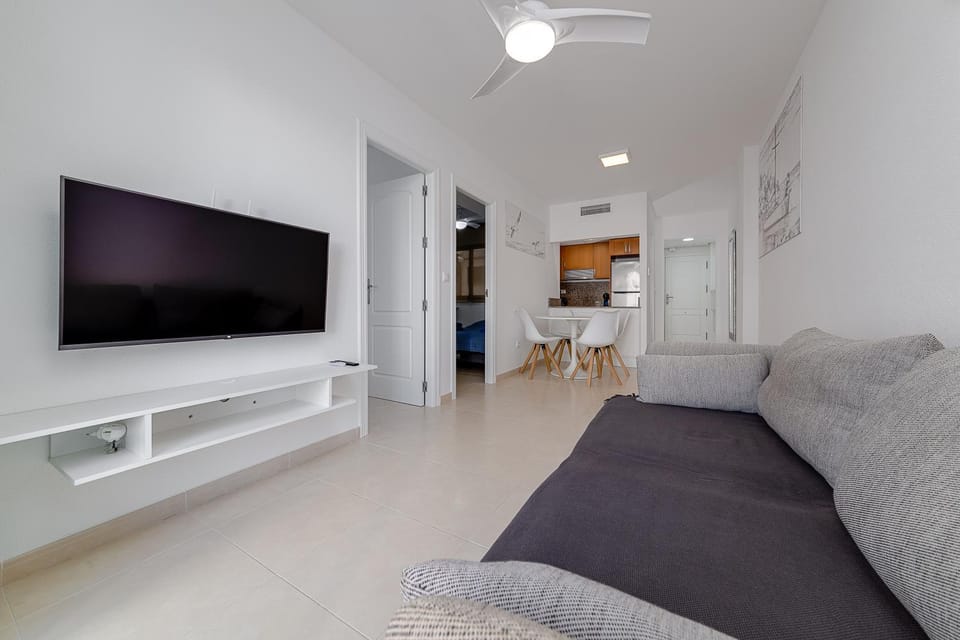 TV and multimedia, Seating area, fireplace