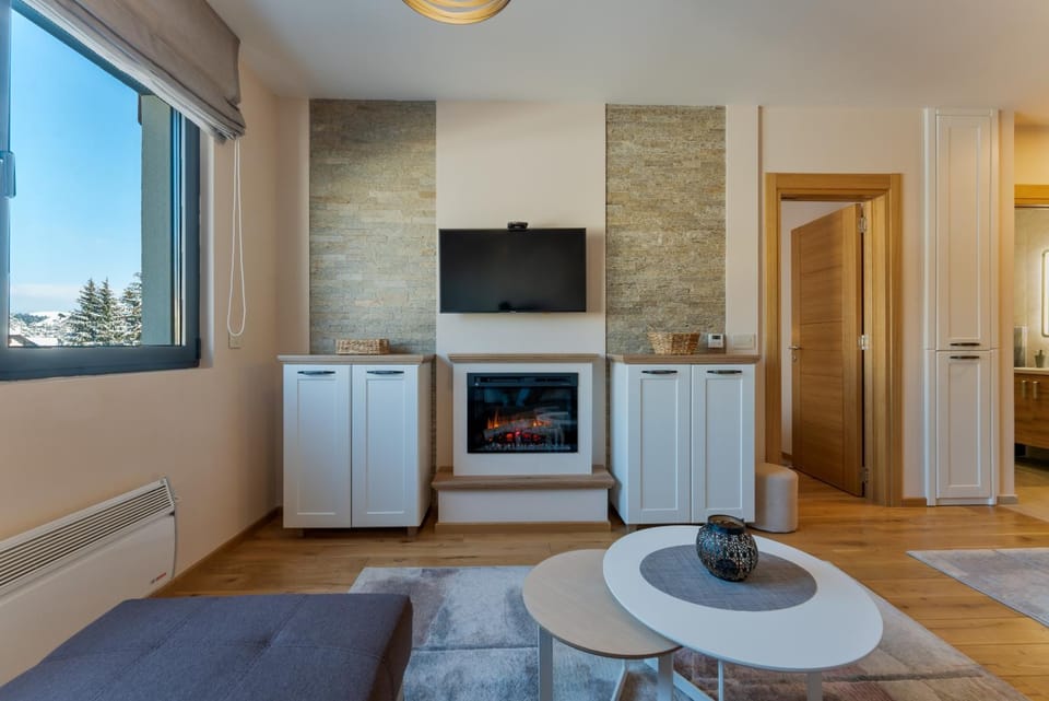 TV and multimedia, Kitchen or kitchenette, Living room, Seating area