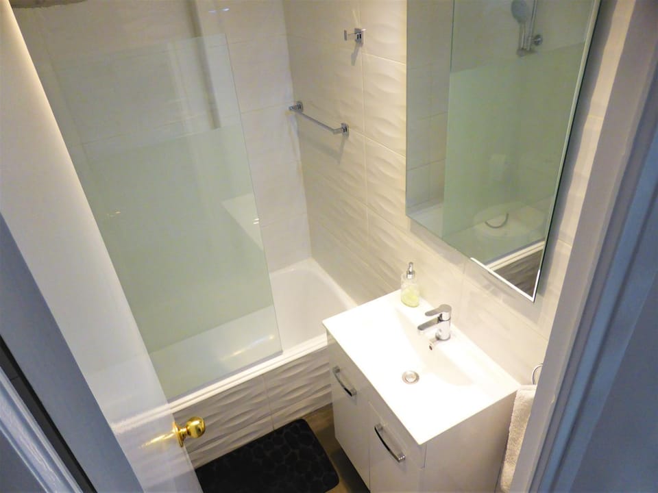 Bathroom, Bath