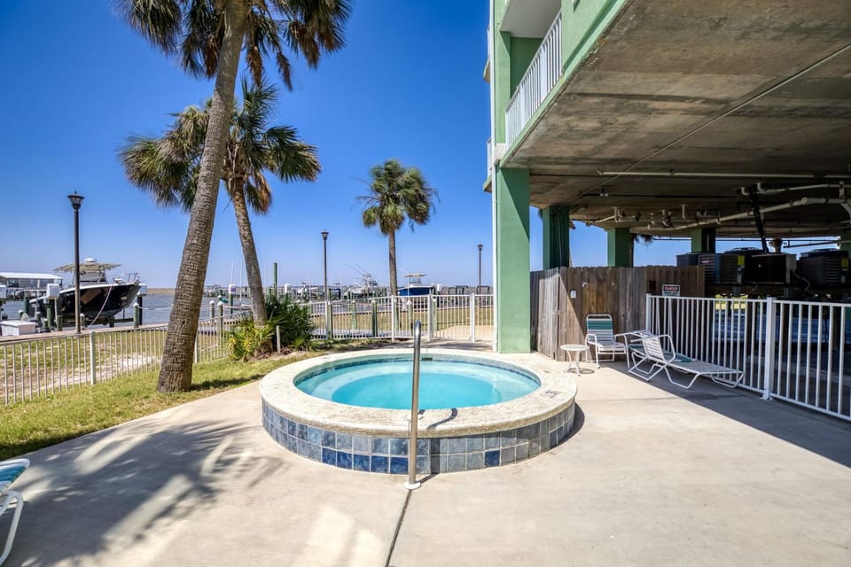 Navy Cove Harbor 1206 by Vacation Homes Collection Apartment in Alabama
