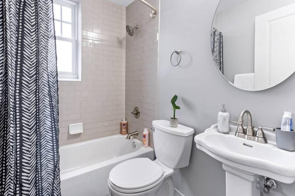 Shower, Toilet