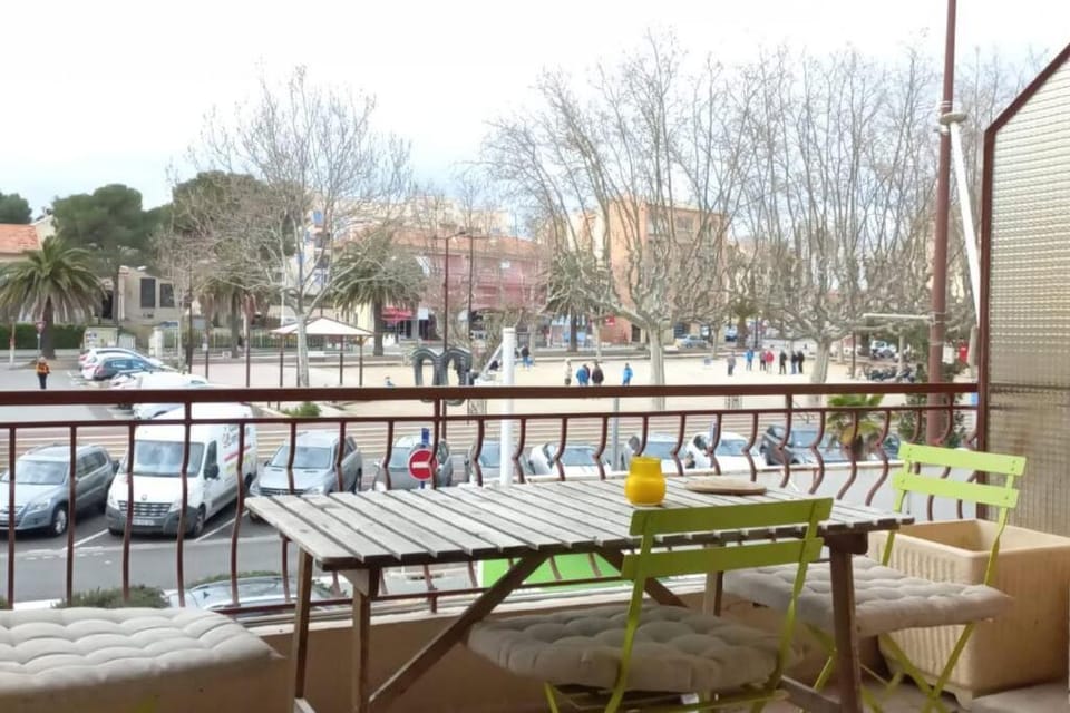 Neighbourhood, View (from property/room), Balcony/Terrace, Parking