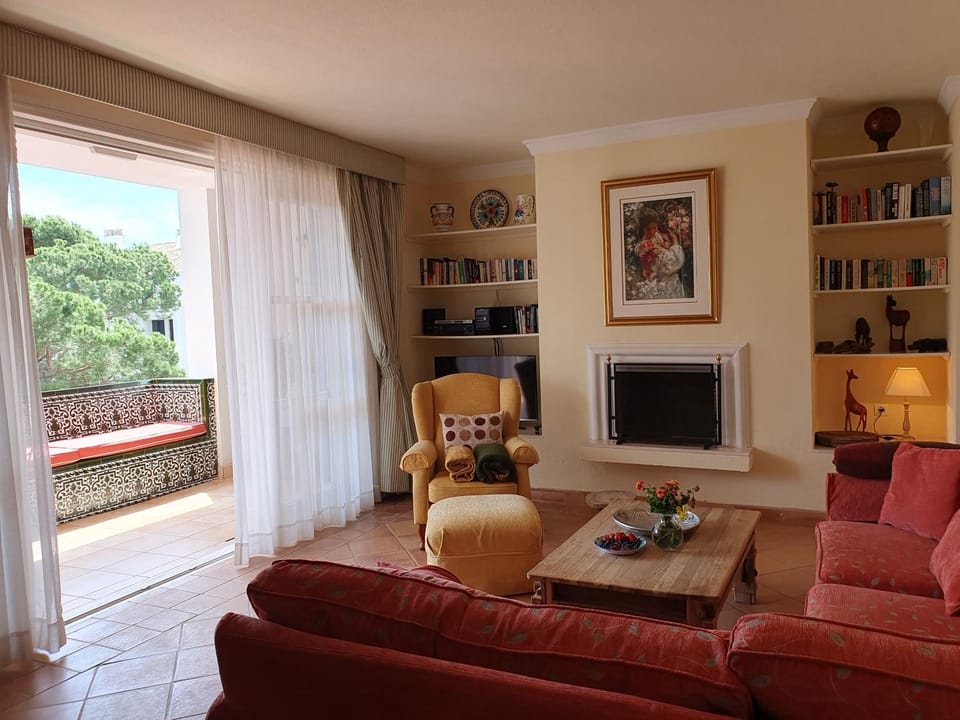 Library, TV and multimedia, Living room, Seating area