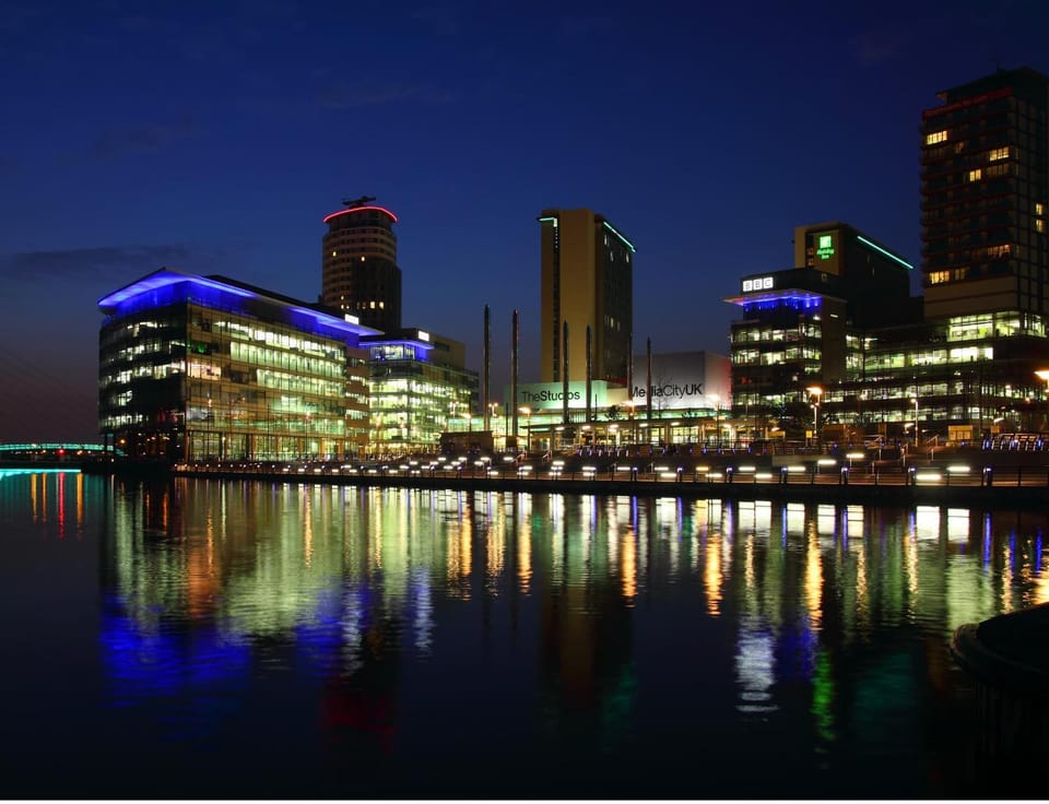 Rest&Recharge at a Luxury Retreat in Manchester - Sleeps 11, 5 Bedrooms, 3 Bathrooms, Free Parking House in Salford