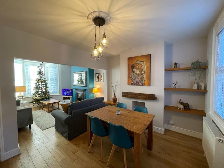 Gloucester Rd 2 mins away - Fab, new, trendy house House in Bristol
