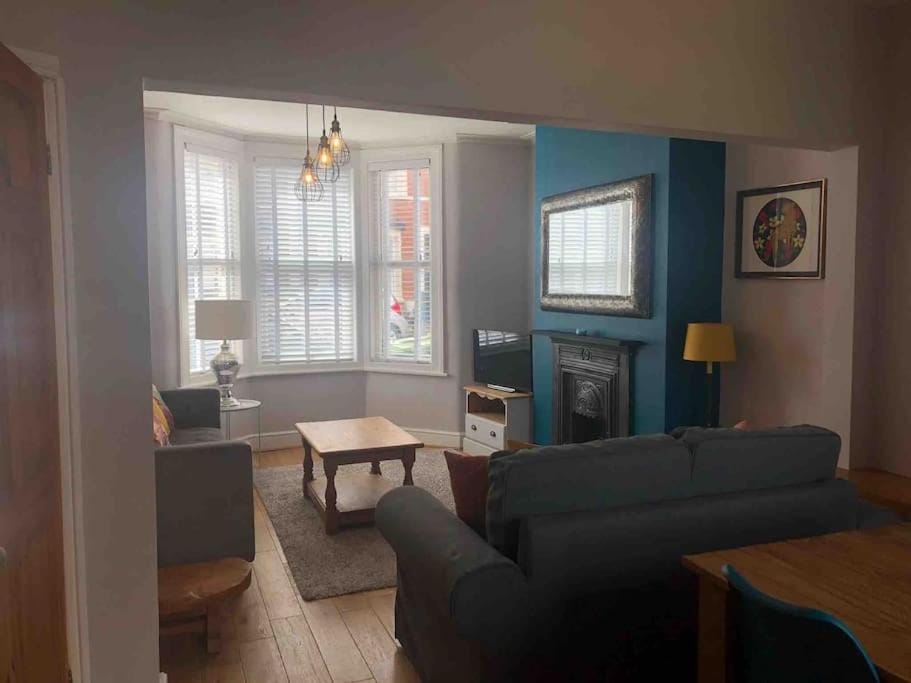 Gloucester Rd 2 mins away - Fab, new, trendy house House in Bristol