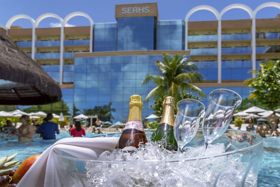 Swimming pool, Drinks, Alcoholic drinks