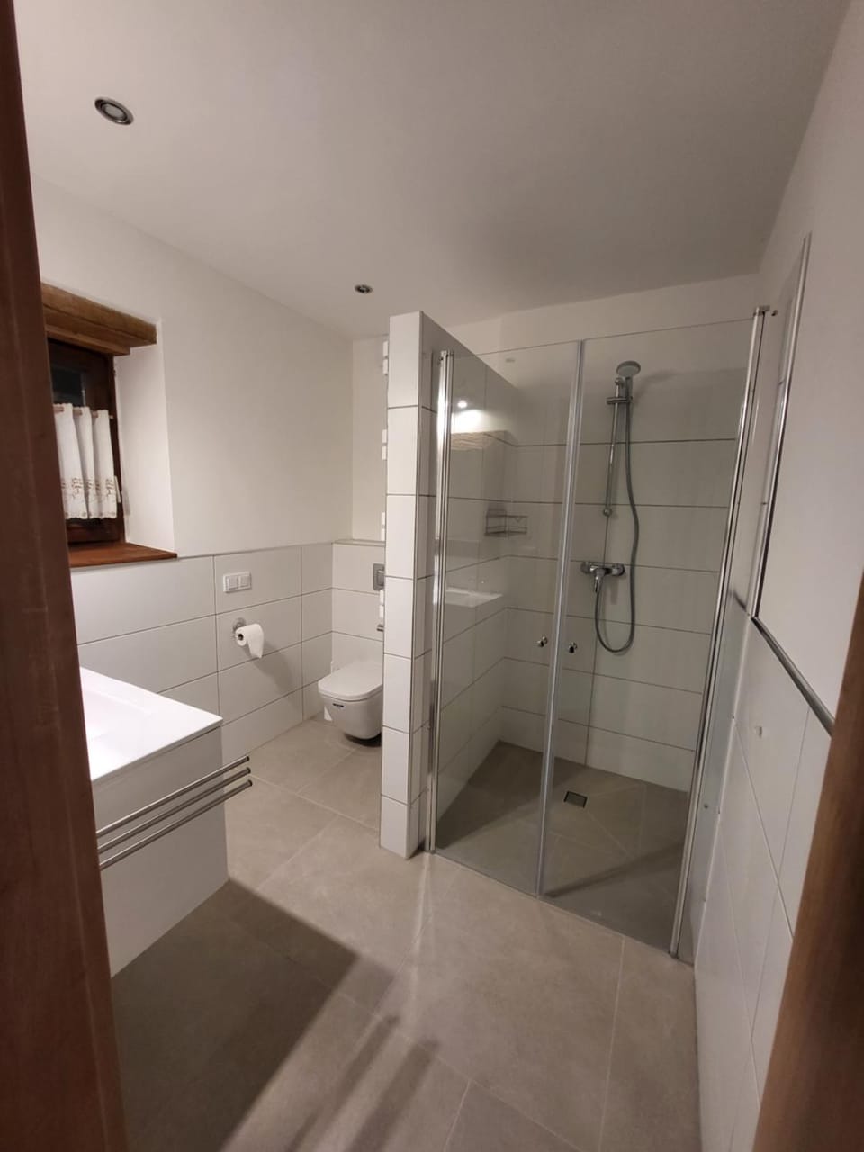 Shower, Toilet, Bathroom, towels