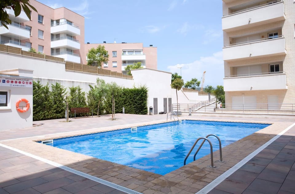 Property building, Pool view, Swimming pool, Swimming pool