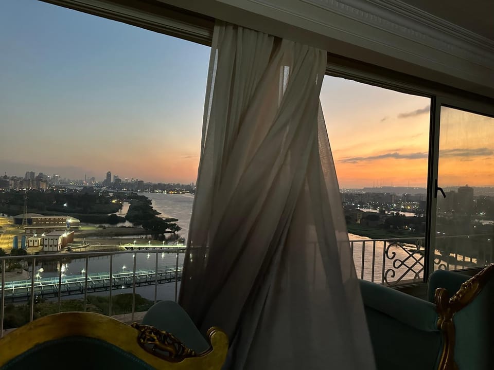 شقة علي النيل اطلاله خيالية Apartment in Cairo Governorate