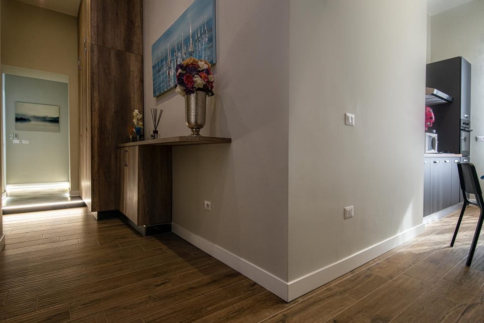 Kitchen or kitchenette, Dining area, wardrobe