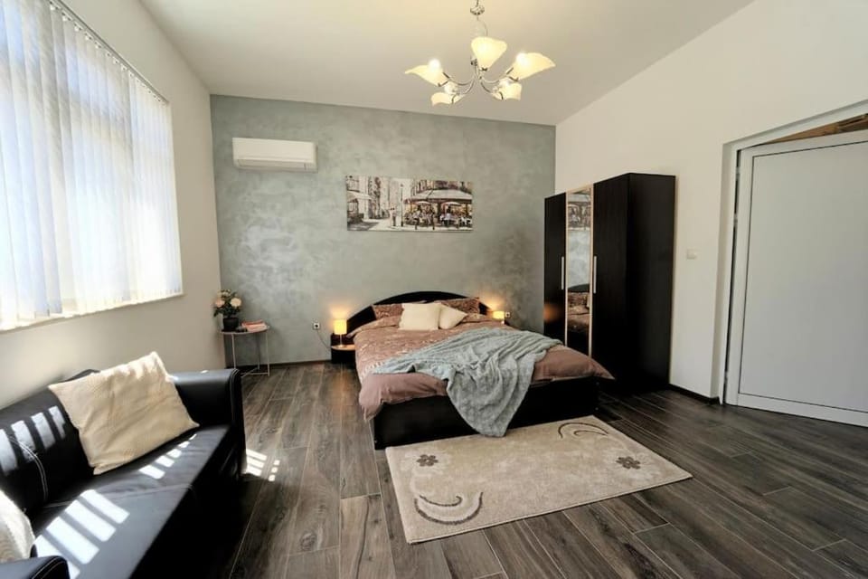 Cozy 2-Bedroom Flat in the very Center of Sofia Apartment in Sofia