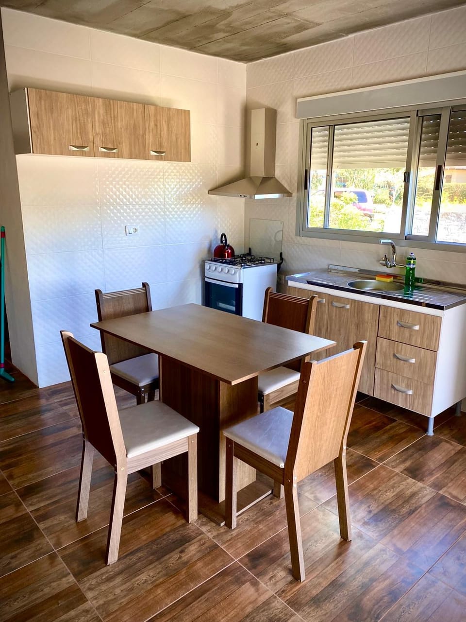 Kitchen or kitchenette, Seating area, Dining area