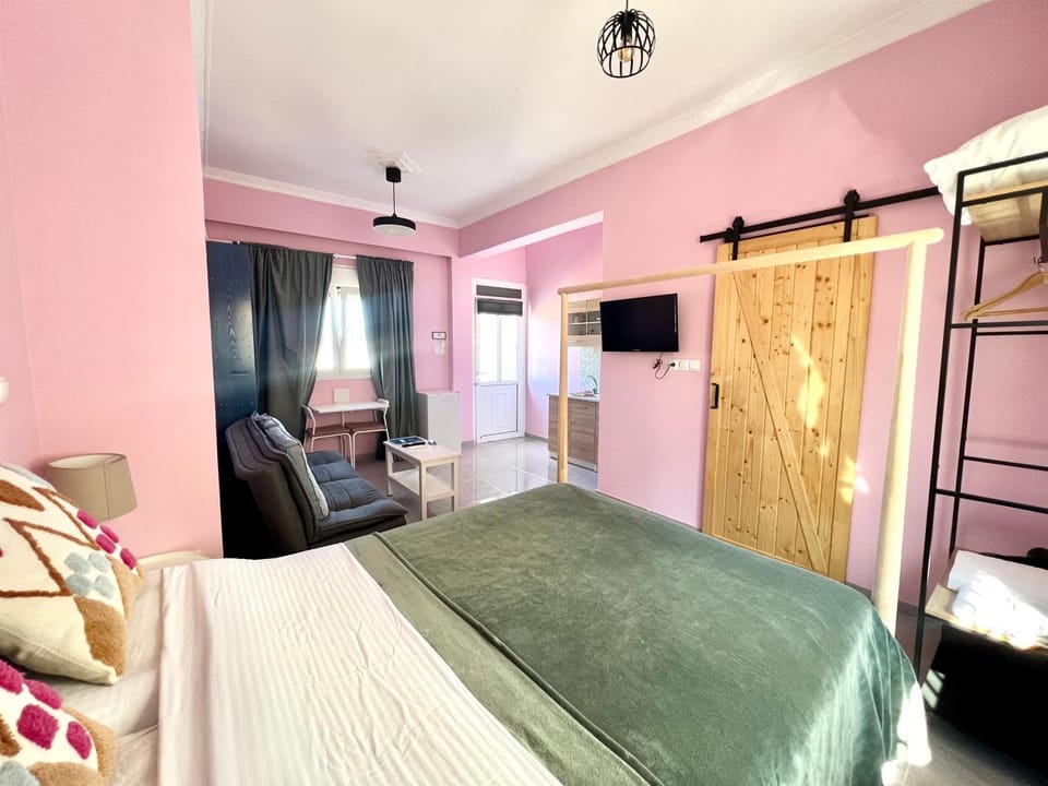 sky inn with wonderful Acropolis view in Neos kosmos Bed and Breakfast in Athens
