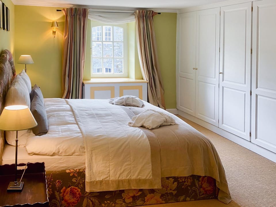 Bed, Bedroom, wardrobe