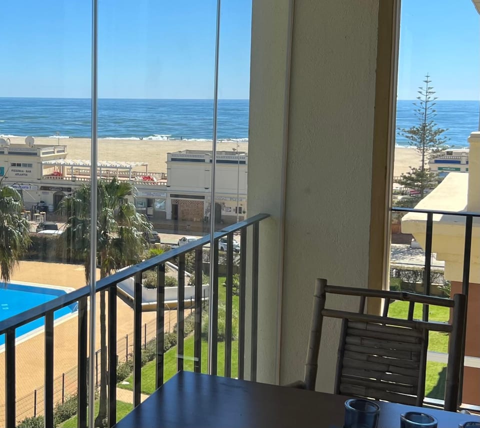 IMPRESIONANTES VISTAS AL MAR, primera línea de playa, 2 dormitorios Apartment in Costa de la Luz