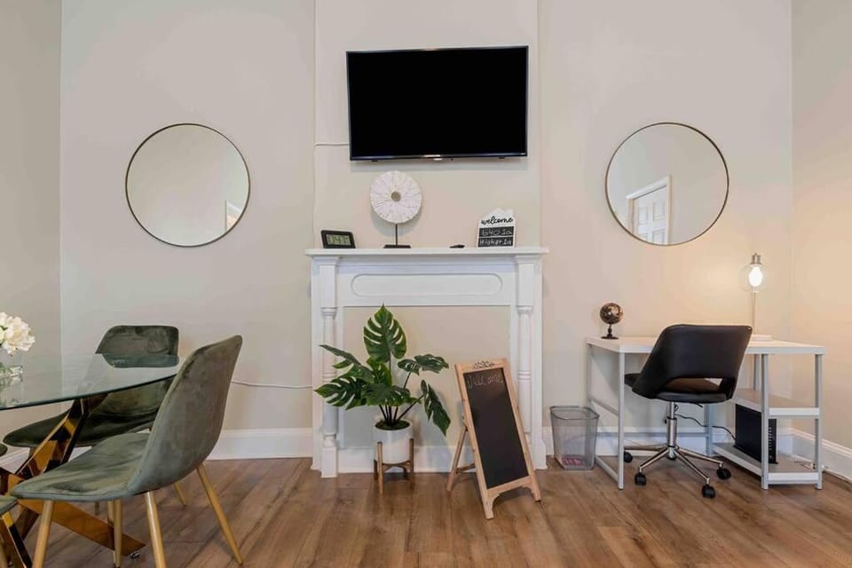 TV and multimedia, Living room, Seating area