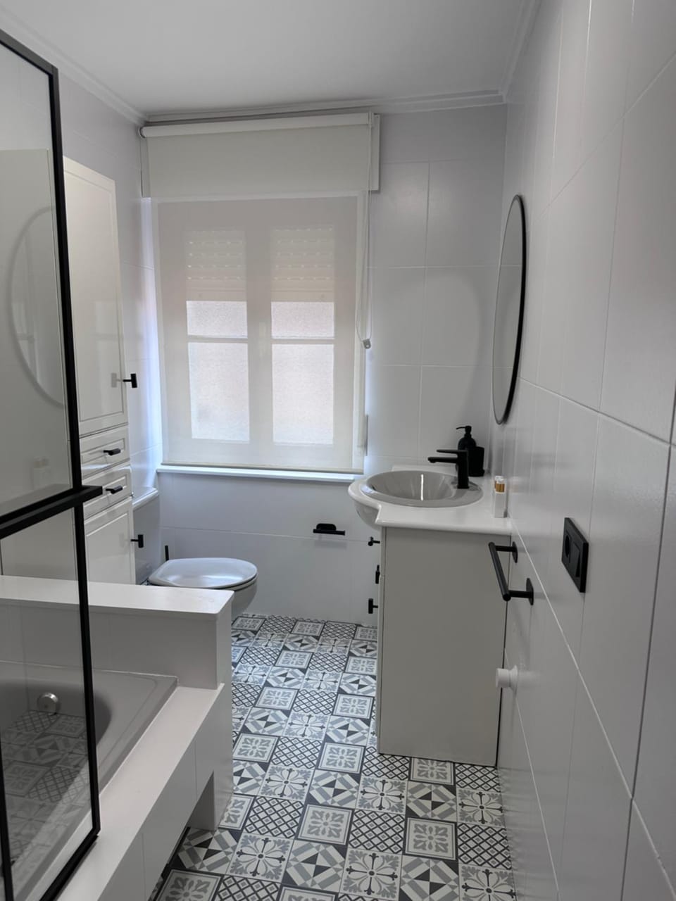 Shower, Toilet, Bathroom, Bath