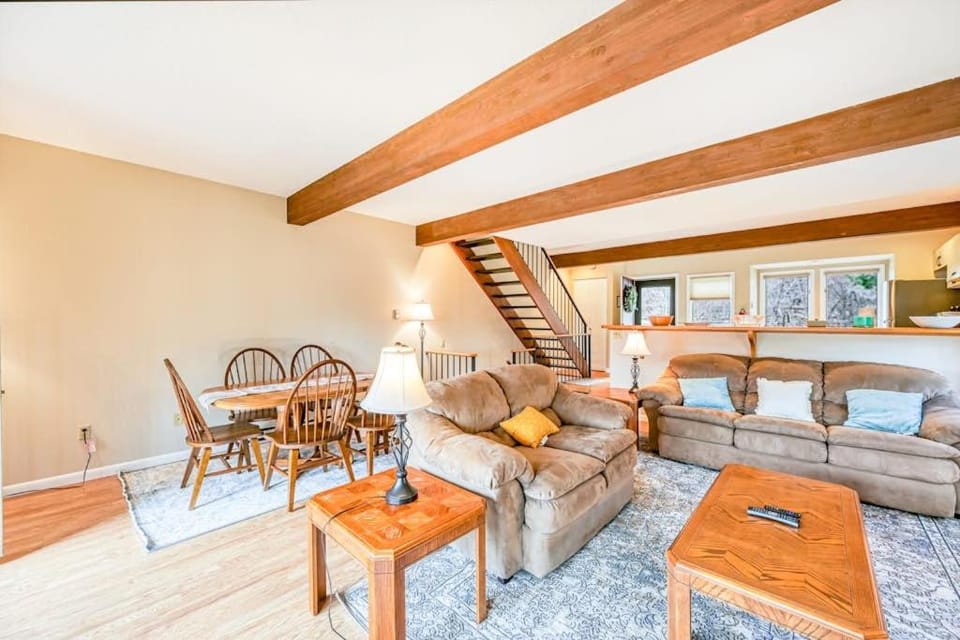 Lakeside & Slopeside House in McHenry