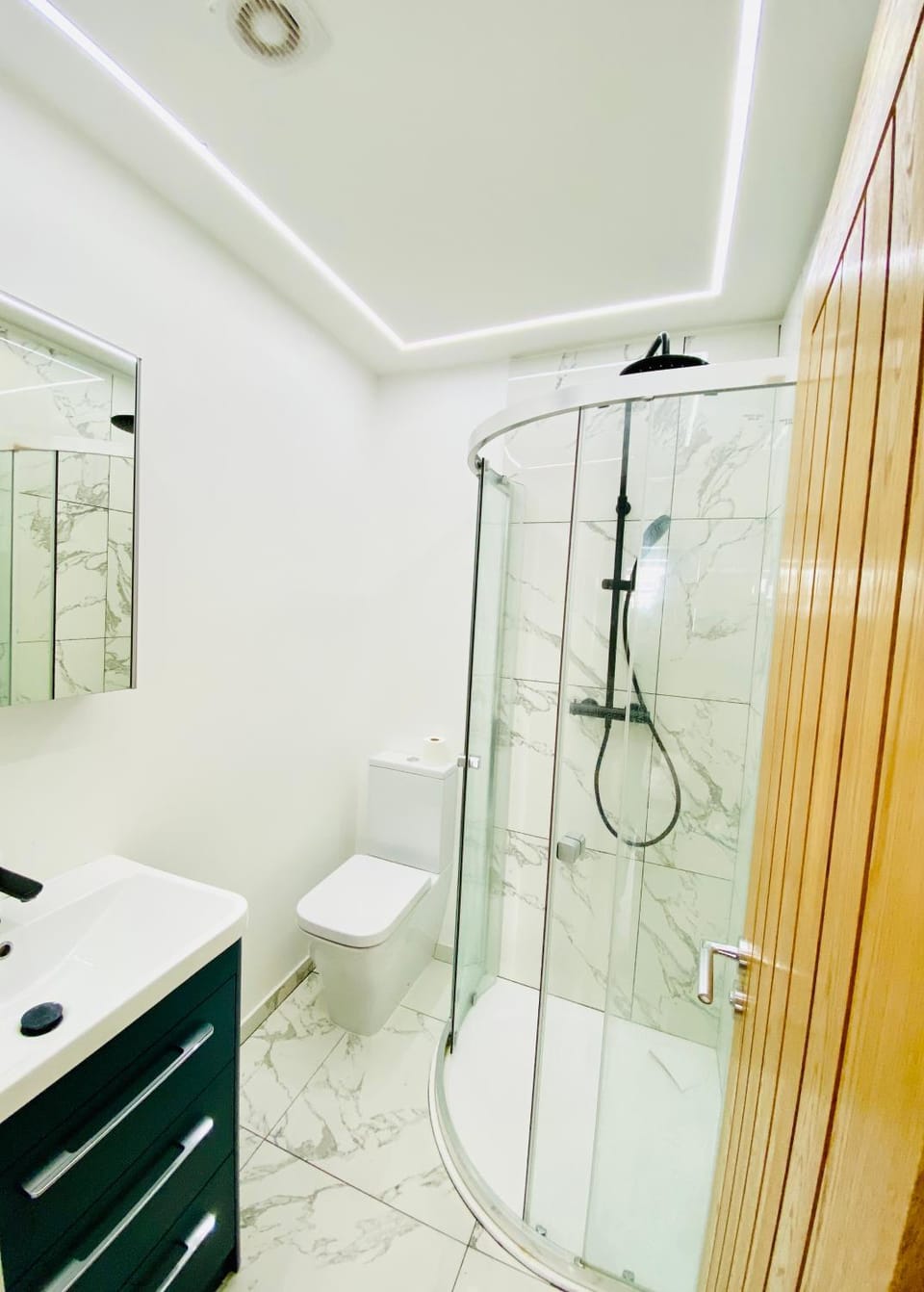 New studio flat overlooking city centre Apartment in Kingston upon Thames