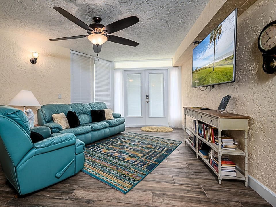 TV and multimedia, Living room, Seating area, furniture