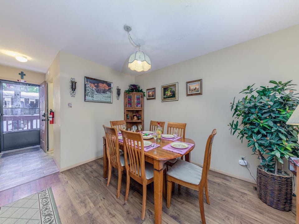 Dining area, furniture
