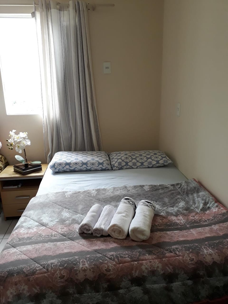 Bed, Photo of the whole room, Bedroom, towels