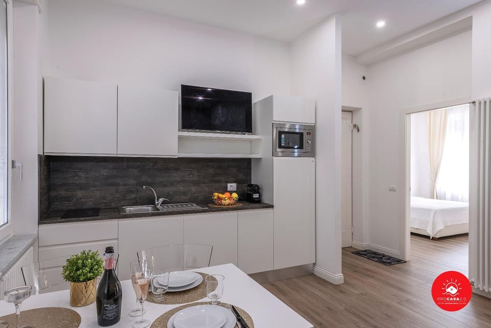 Kitchen or kitchenette, Dining area, minibar, stove